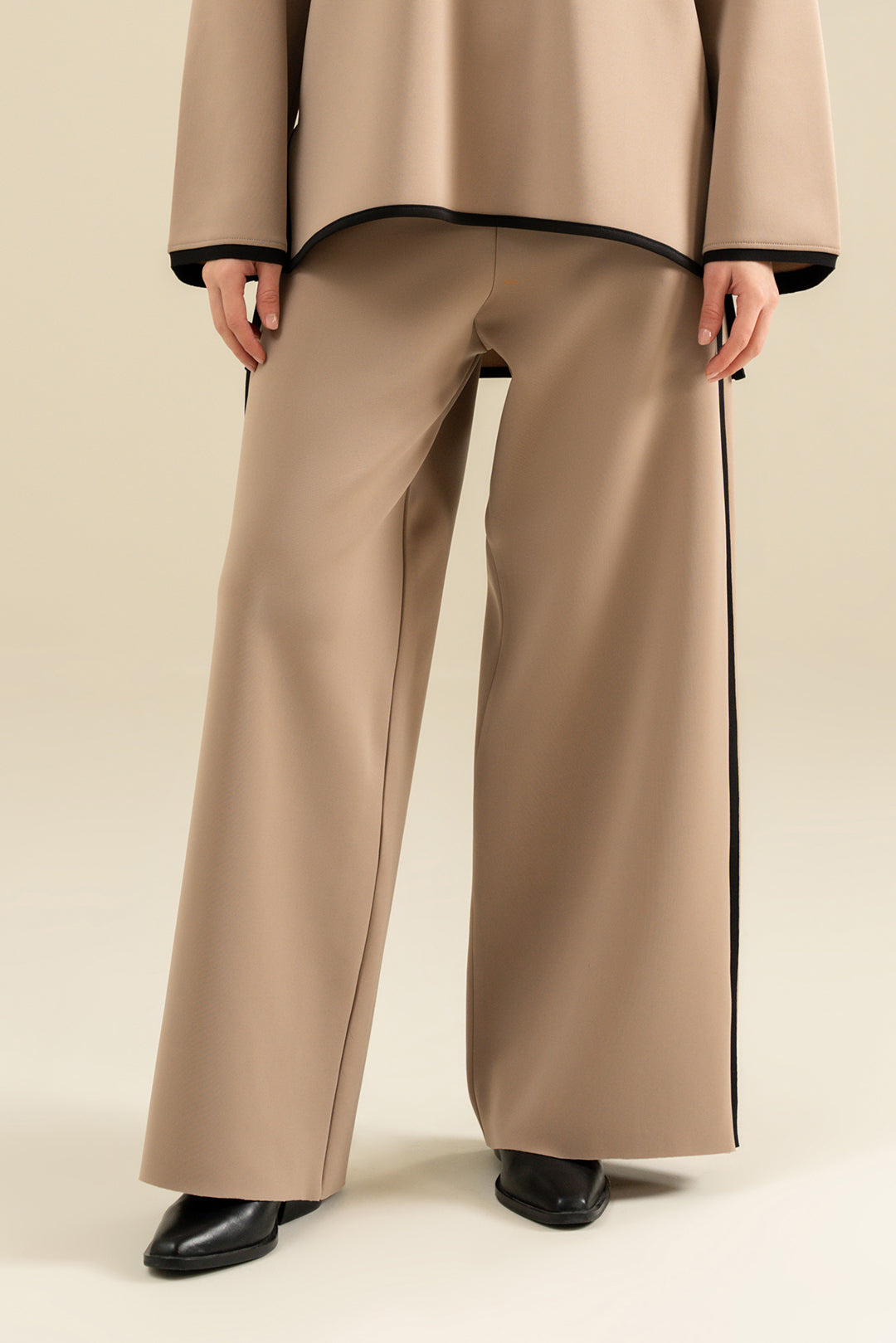 Wide Leg Contrast Pants